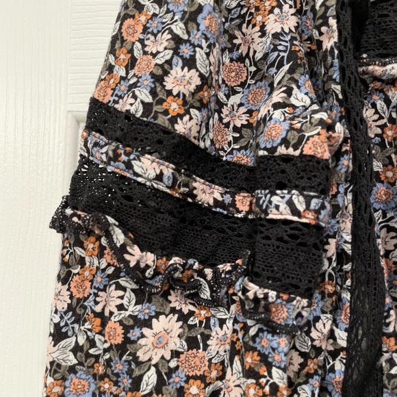 American Eagle Outfitters Floral Cropped Shirt - Picture 10 of 16